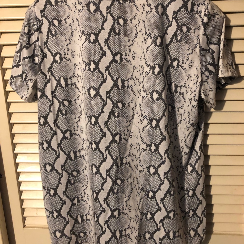 V-neck python tee, XL - Picture 3 of 4